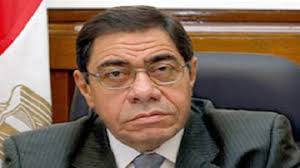 الاف المتظاهرين امام دار القضاء يطالبون باستقالة النائب العام